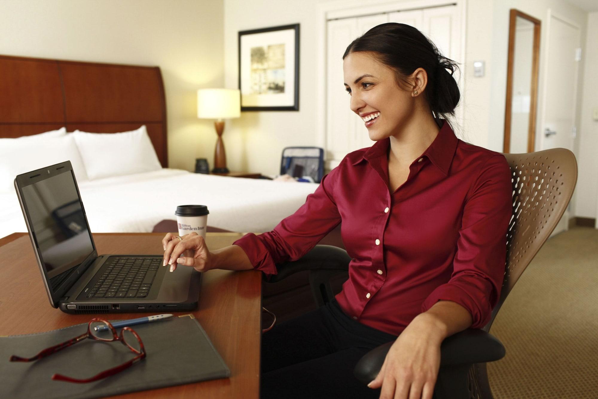 Hilton Garden Inn Alexandria Old Town National Harbor Bagian luar foto