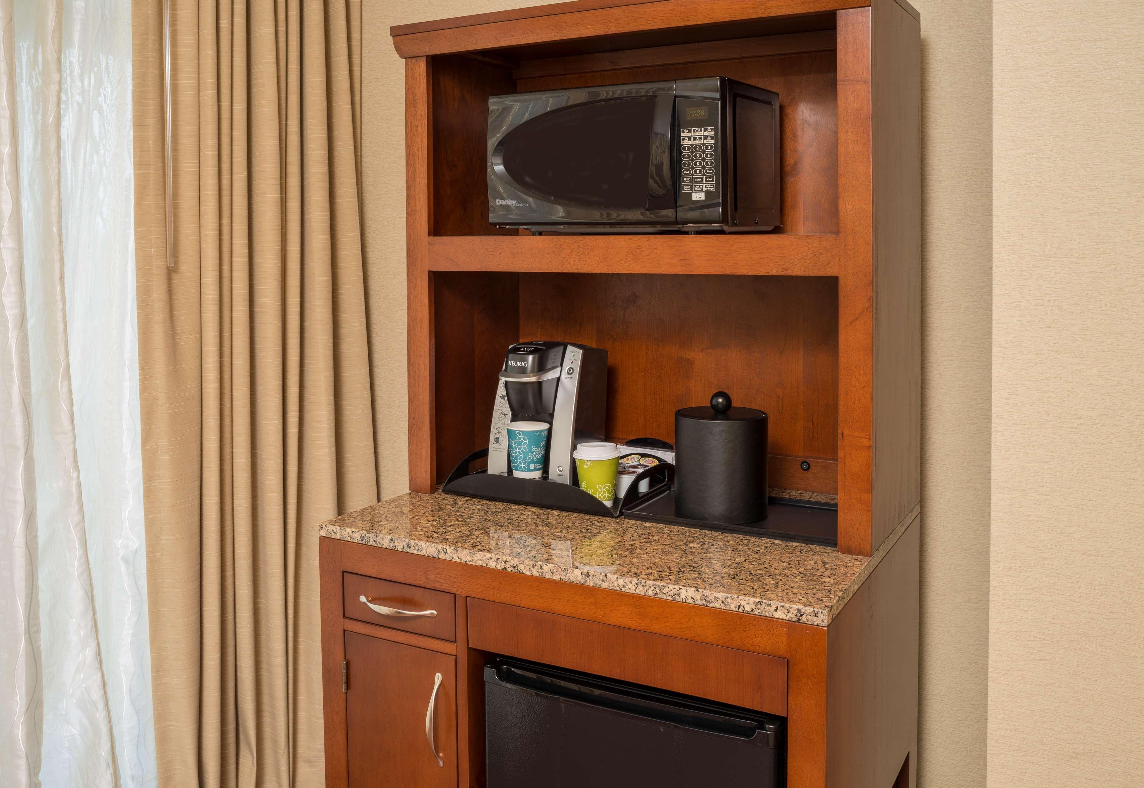 Hilton Garden Inn Alexandria Old Town National Harbor Bagian luar foto