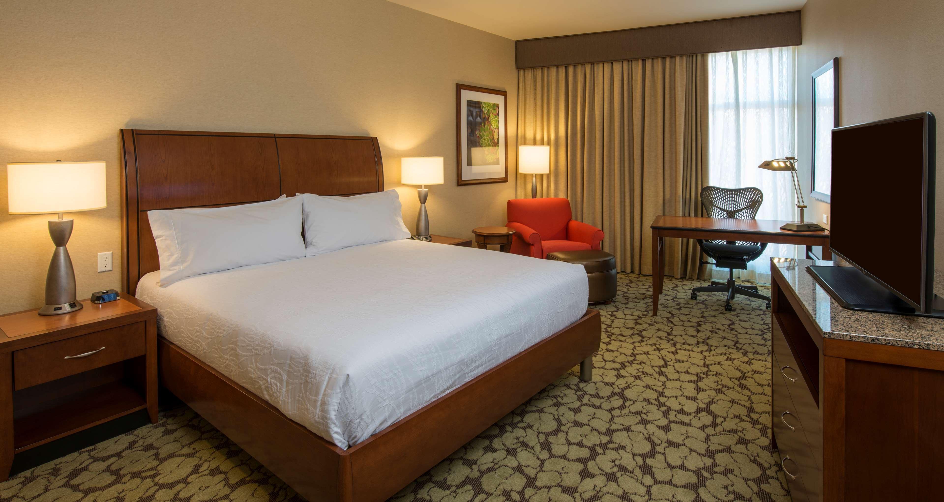 Hilton Garden Inn Alexandria Old Town National Harbor Bagian luar foto