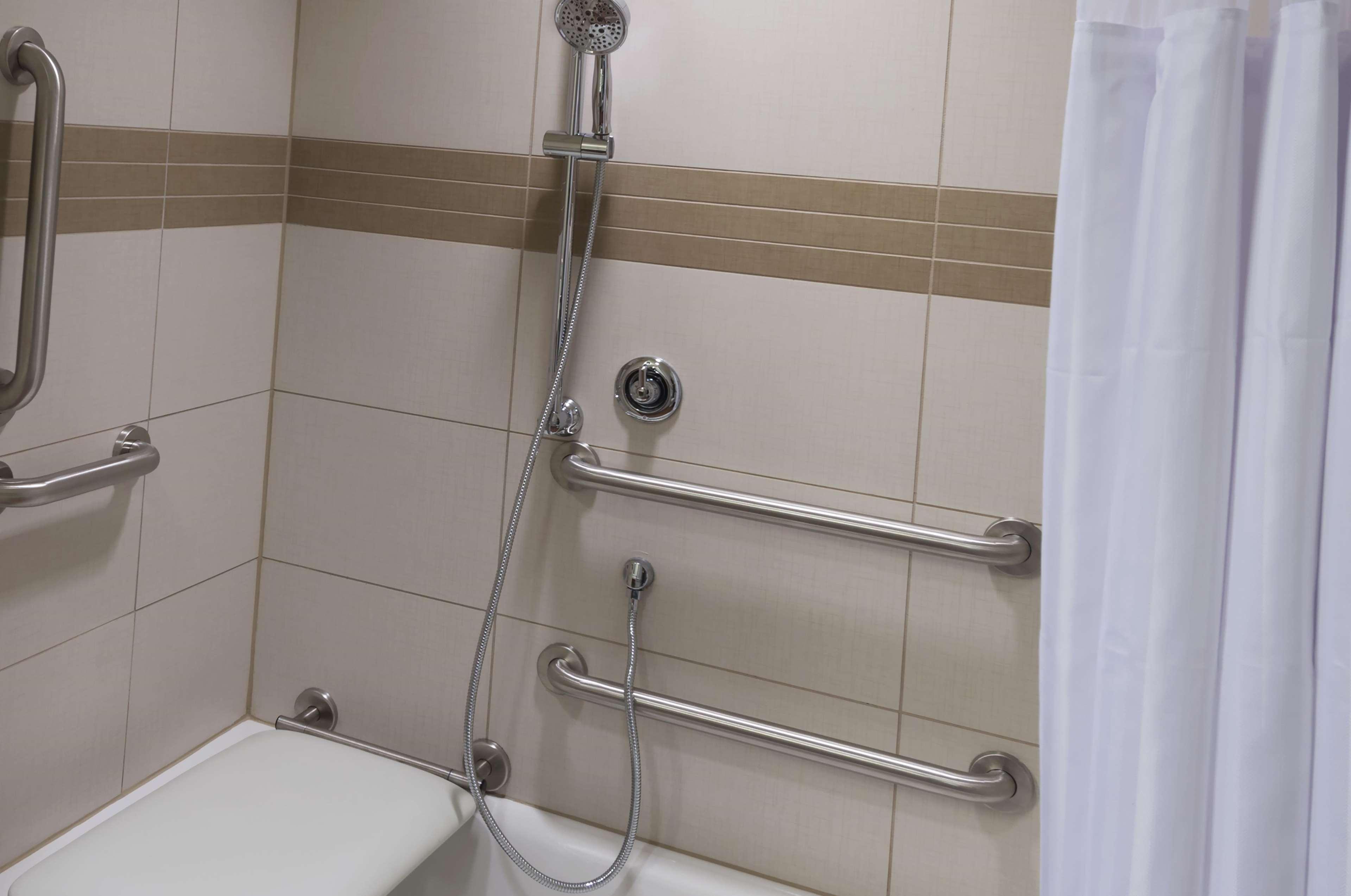 Hilton Garden Inn Alexandria Old Town National Harbor Bagian luar foto