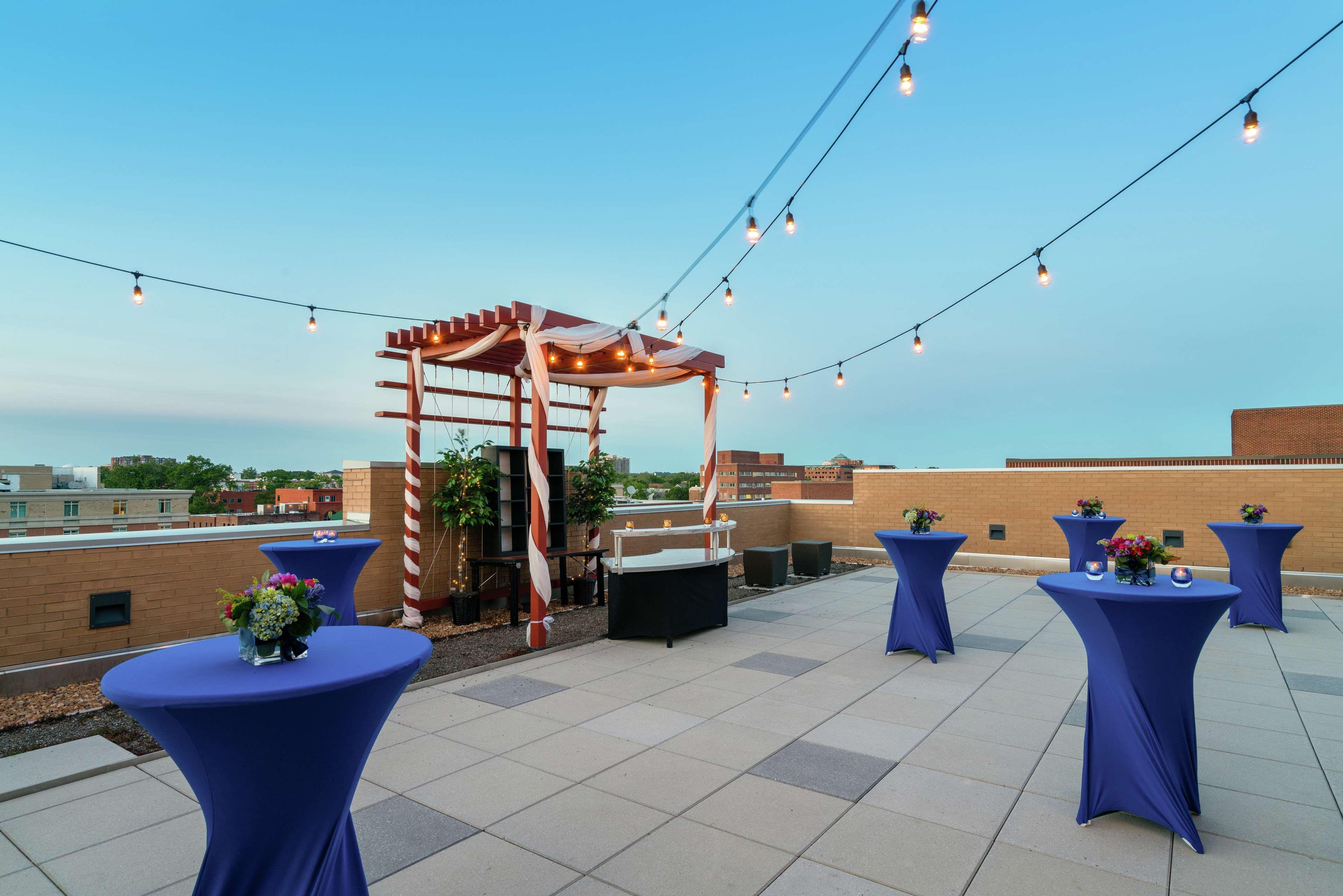 Hilton Garden Inn Alexandria Old Town National Harbor Bagian luar foto