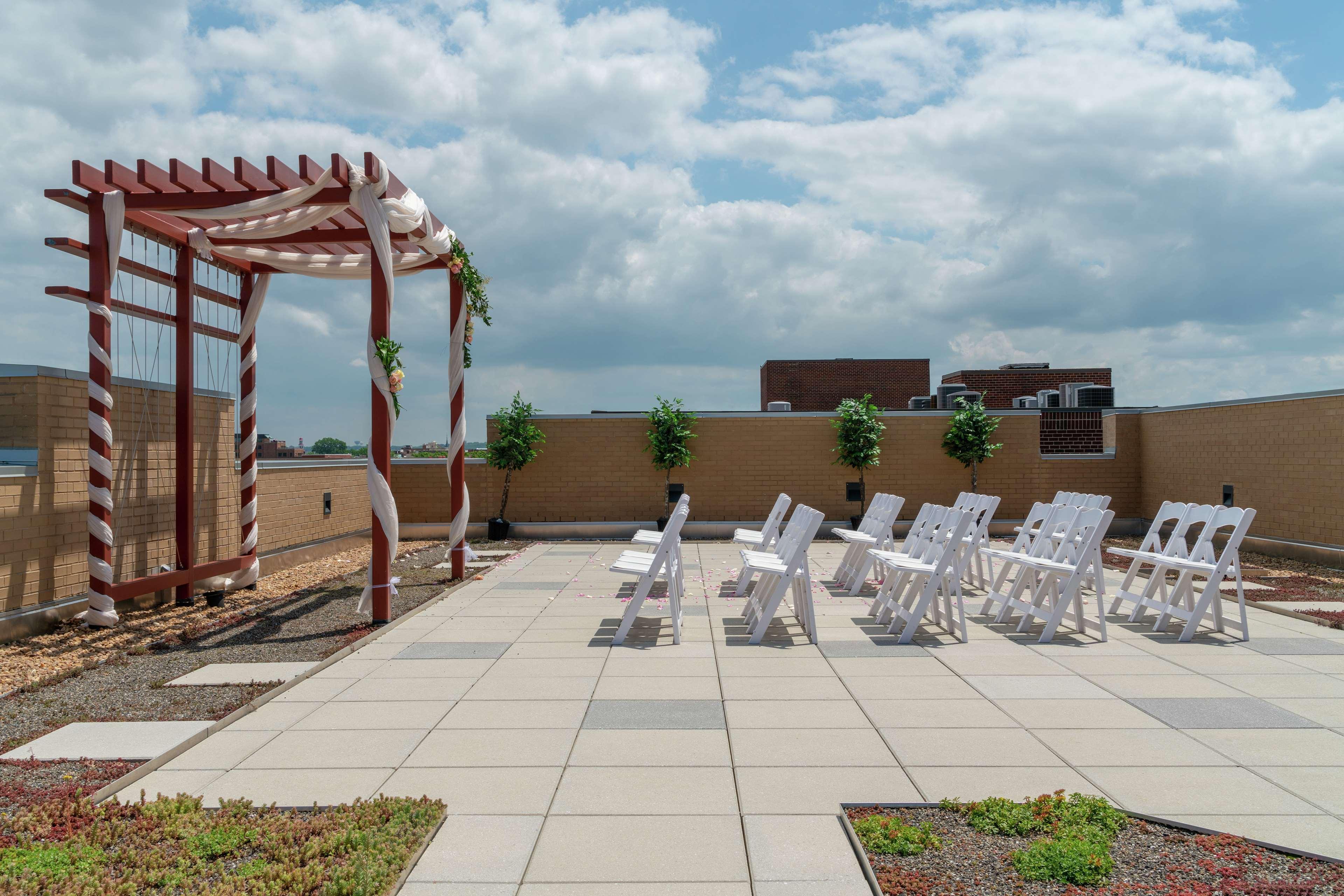 Hilton Garden Inn Alexandria Old Town National Harbor Bagian luar foto