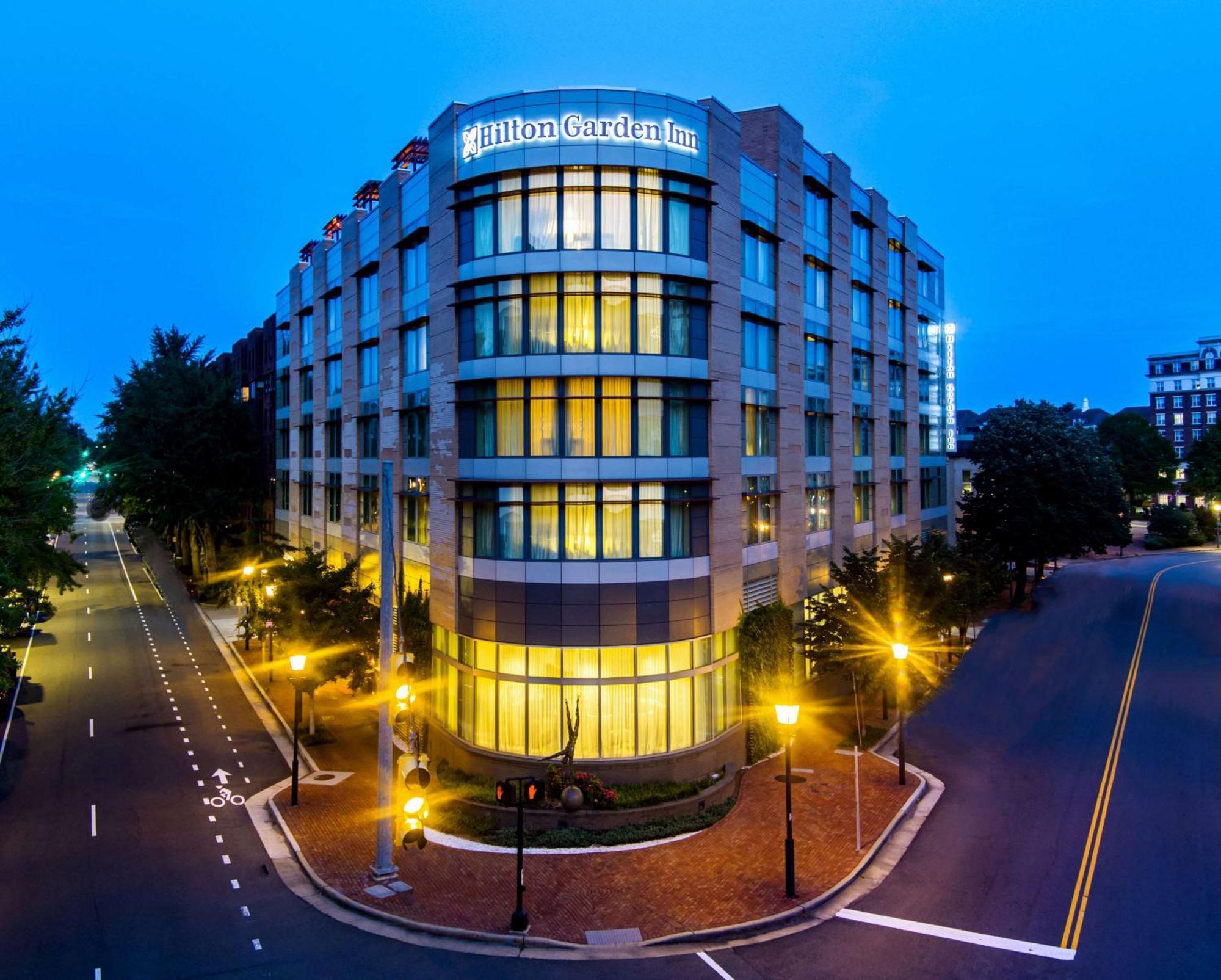 Hilton Garden Inn Alexandria Old Town National Harbor Bagian luar foto