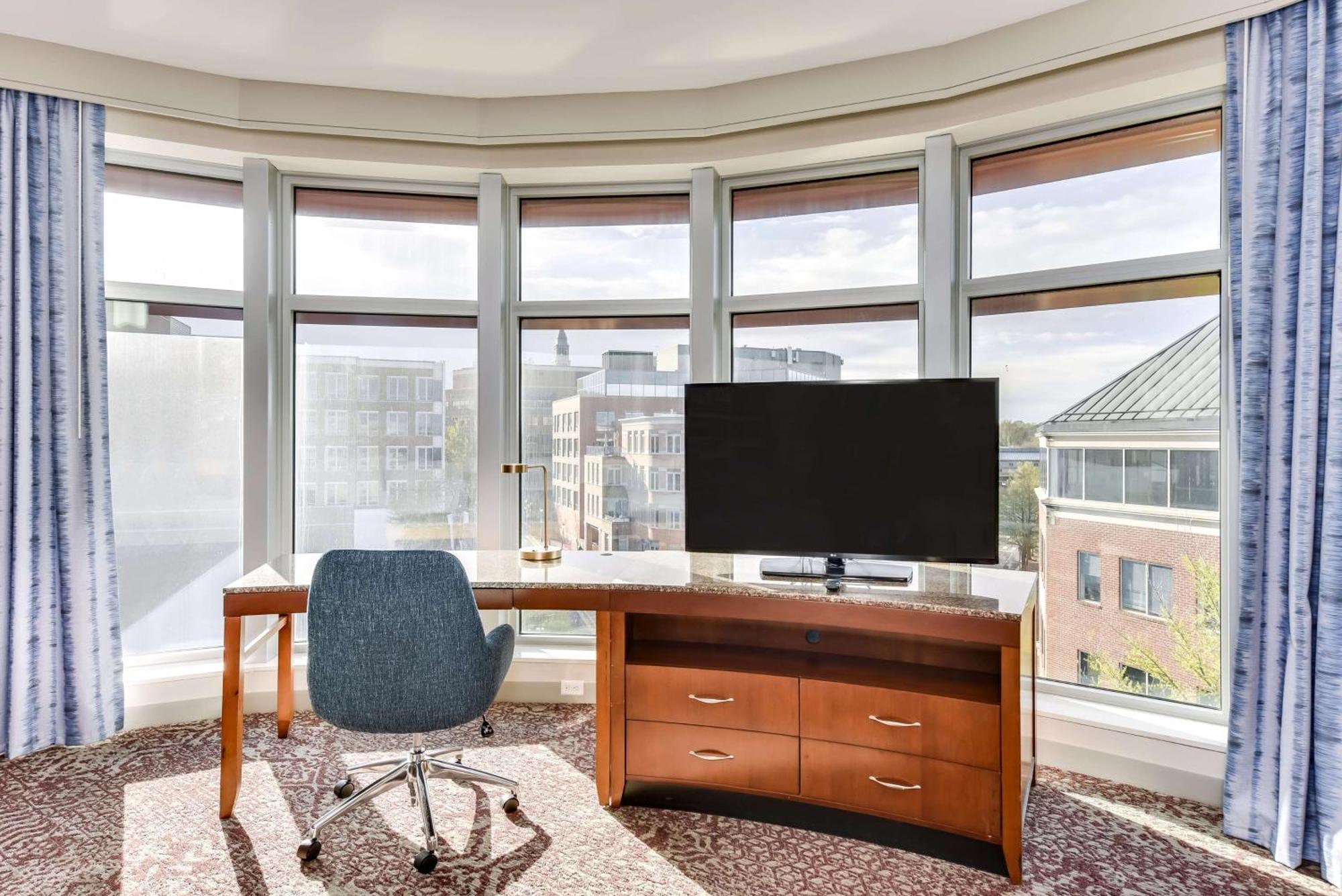 Hilton Garden Inn Alexandria Old Town National Harbor Bagian luar foto